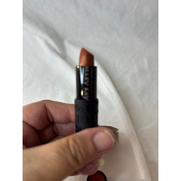 Mary Kay Crème Lipstick give hope color - Picture 4 of 4